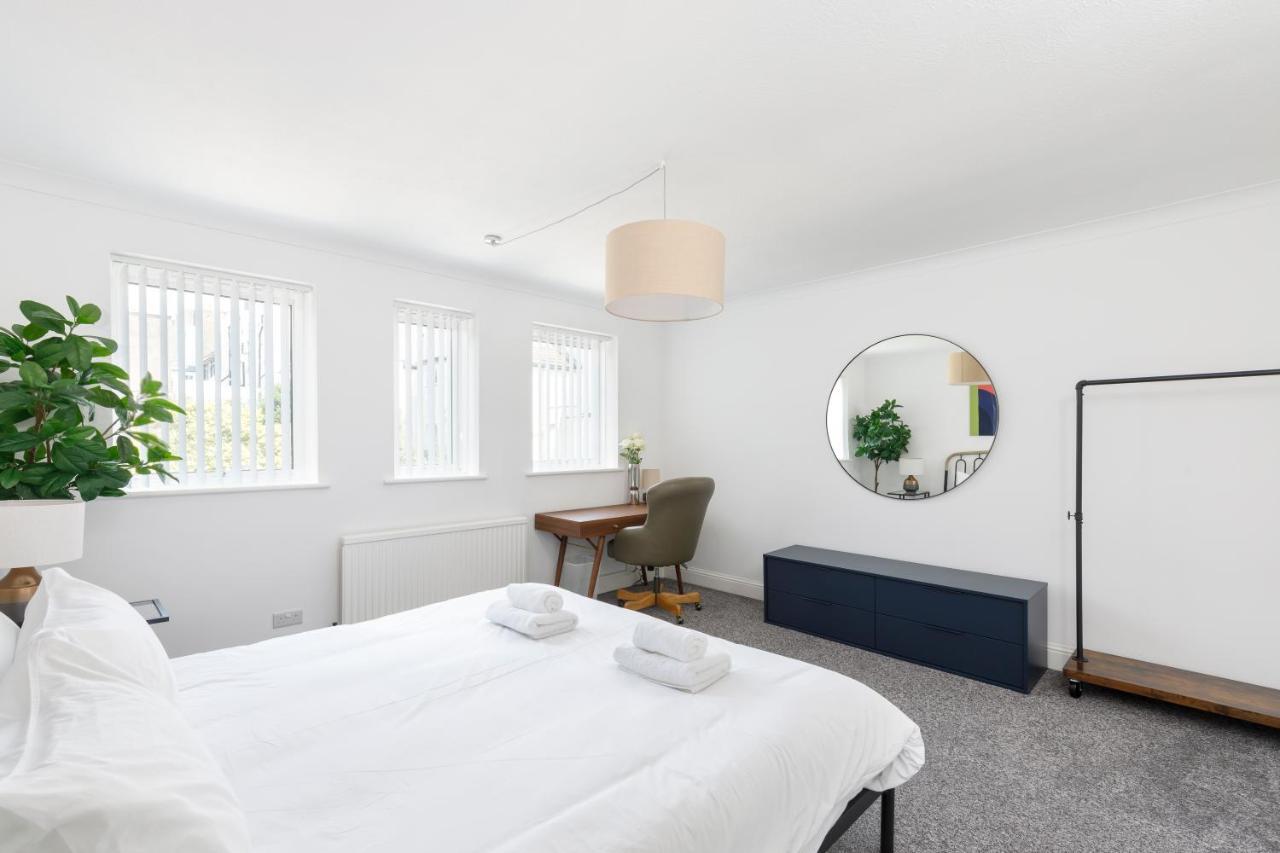 Beachside Retreat 2-Bedroom Gem With Free Private Parking & Outdoor Space Brighton Exterior photo