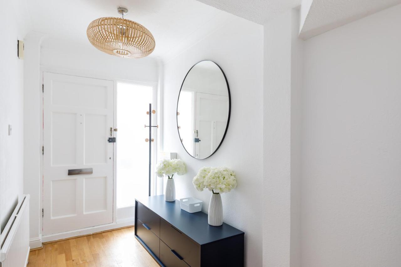 Beachside Retreat 2-Bedroom Gem With Free Private Parking & Outdoor Space Brighton Exterior photo